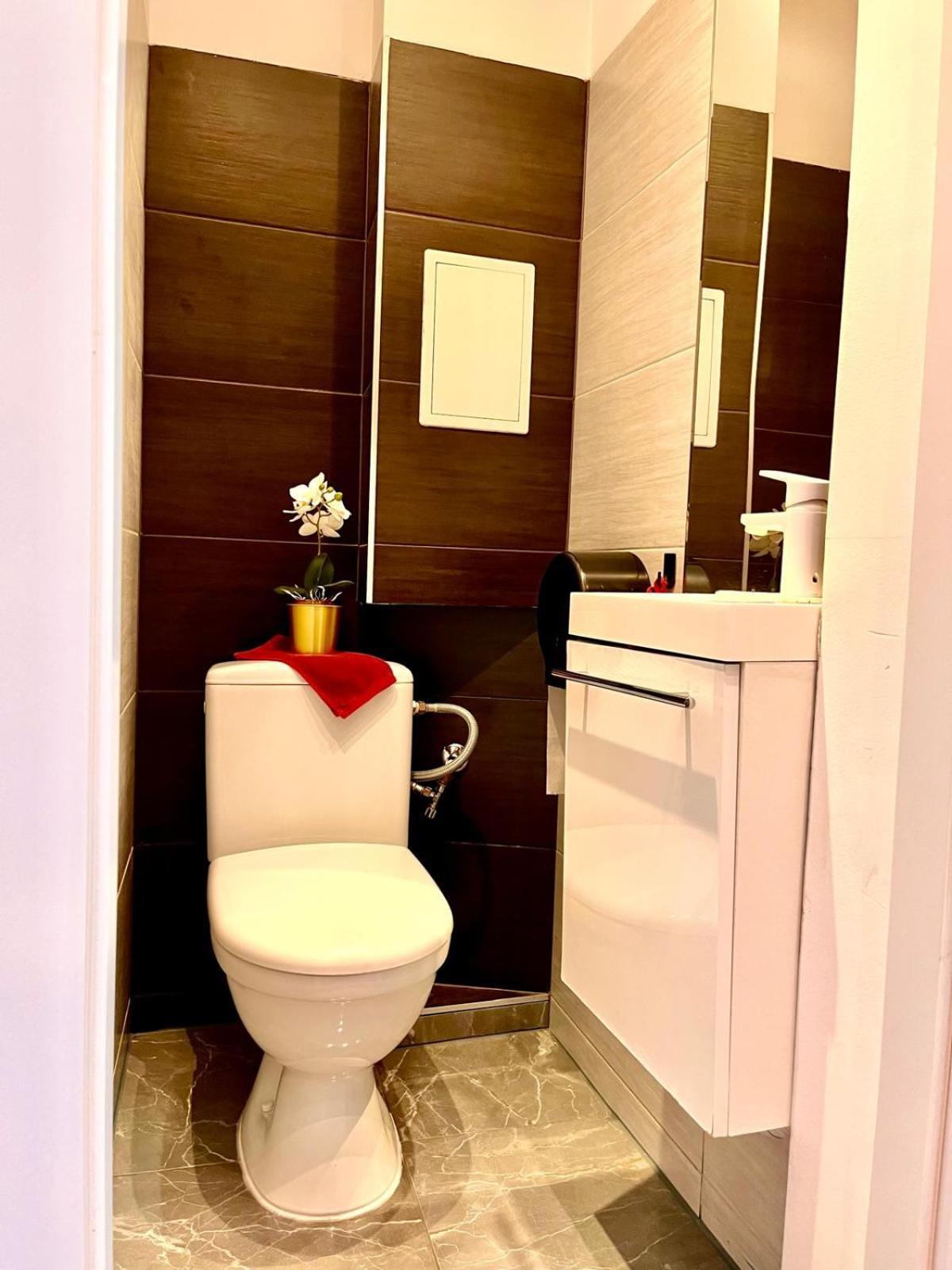 Petit 1 Bed Center Apartment Warschau